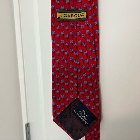 J. Jerry Garcia 100% Silk Tie Necktie Abstract Snail Garden Red Blue Black - Picture 3 of 3